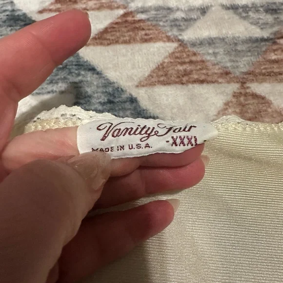 Vanity Fair Elegant Vintage Cream Nightgown with Lace Detail sz XXXL - Picture 6 of 9